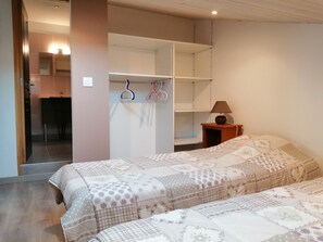 2 室のベッドルーム、アイロン / アイロン台、WiFi