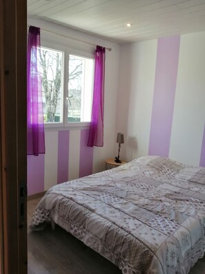 2 bedrooms, iron/ironing board, WiFi