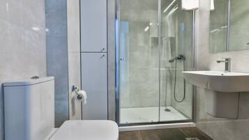 Shower, free toiletries, hair dryer, towels