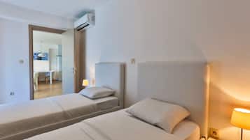 1 bedroom, hypo-allergenic bedding, desk, laptop workspace
