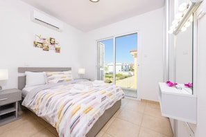 Villa | Cribs/infant beds, rollaway beds, free WiFi, bed sheets - Villa Elaine (Paralimni)