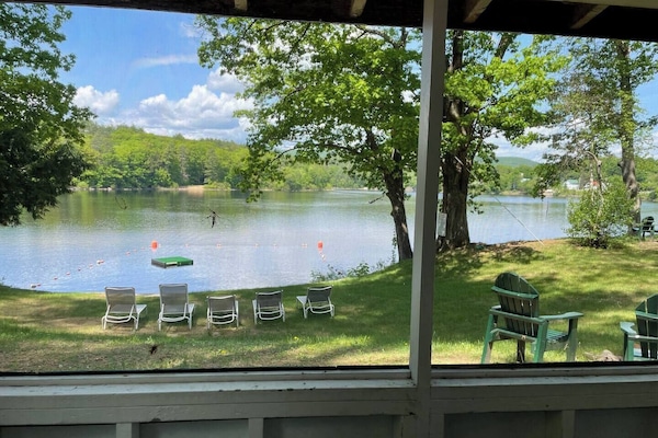 Cottage 10 Overlooking the water