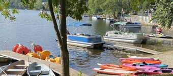 1 BR Waterfront Cottage Overlooking the Water and Mountain Sunsets!