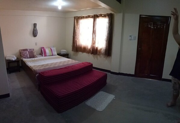 1 bedroom, bed sheets