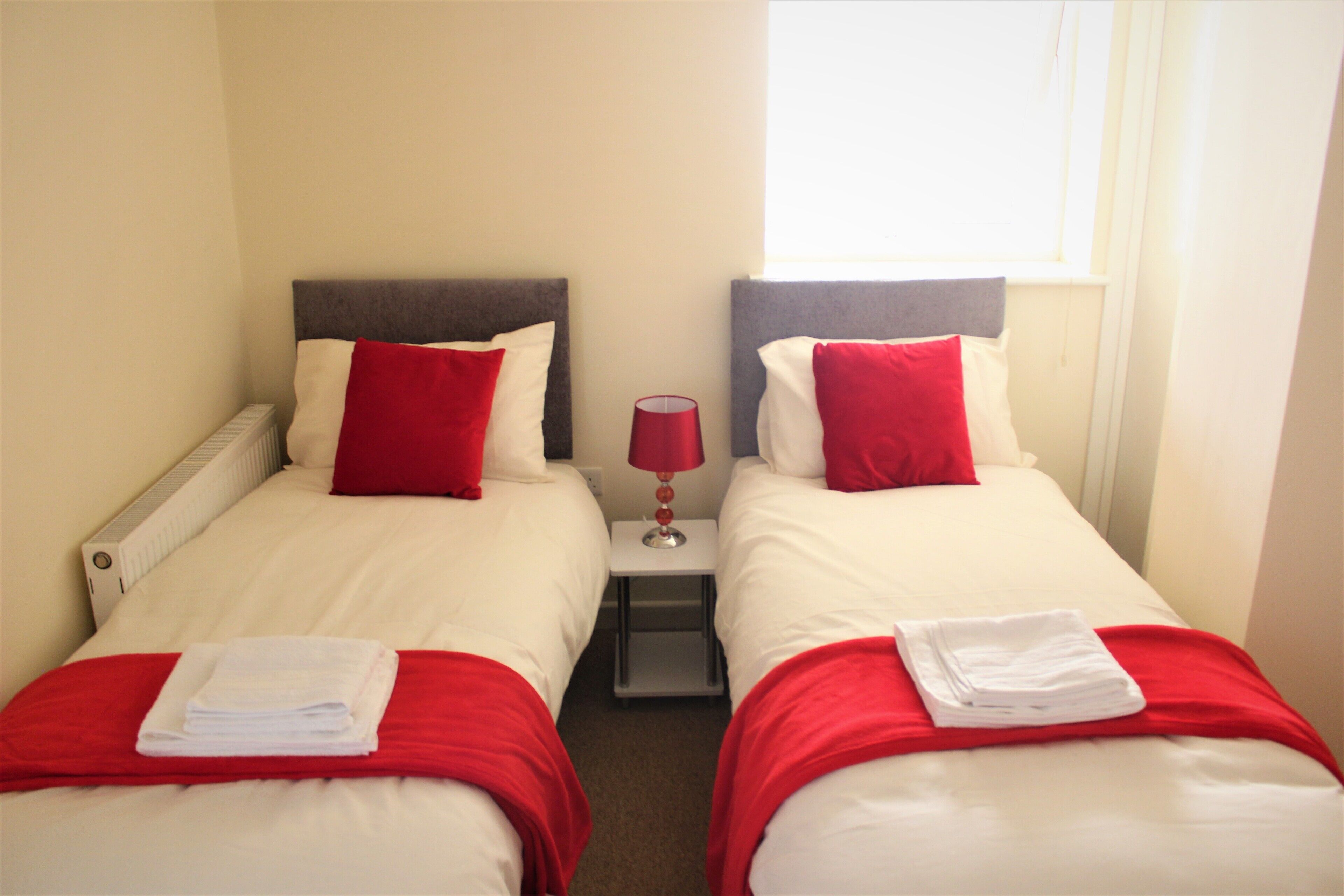 2 chambres, fer et planche à repasser, Wi-Fi, draps fournis