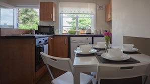 Kaffetrakter/tekoker, kjøleskap, mikrobølgeovn og ovn