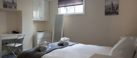 舒适公寓, 1 张双人床和 1 张沙发床 | 高档床上用品、特色装修、特色家居、熨斗/熨衣板