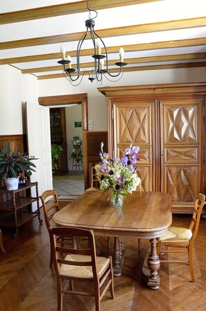 Phục vụ bữa tối 