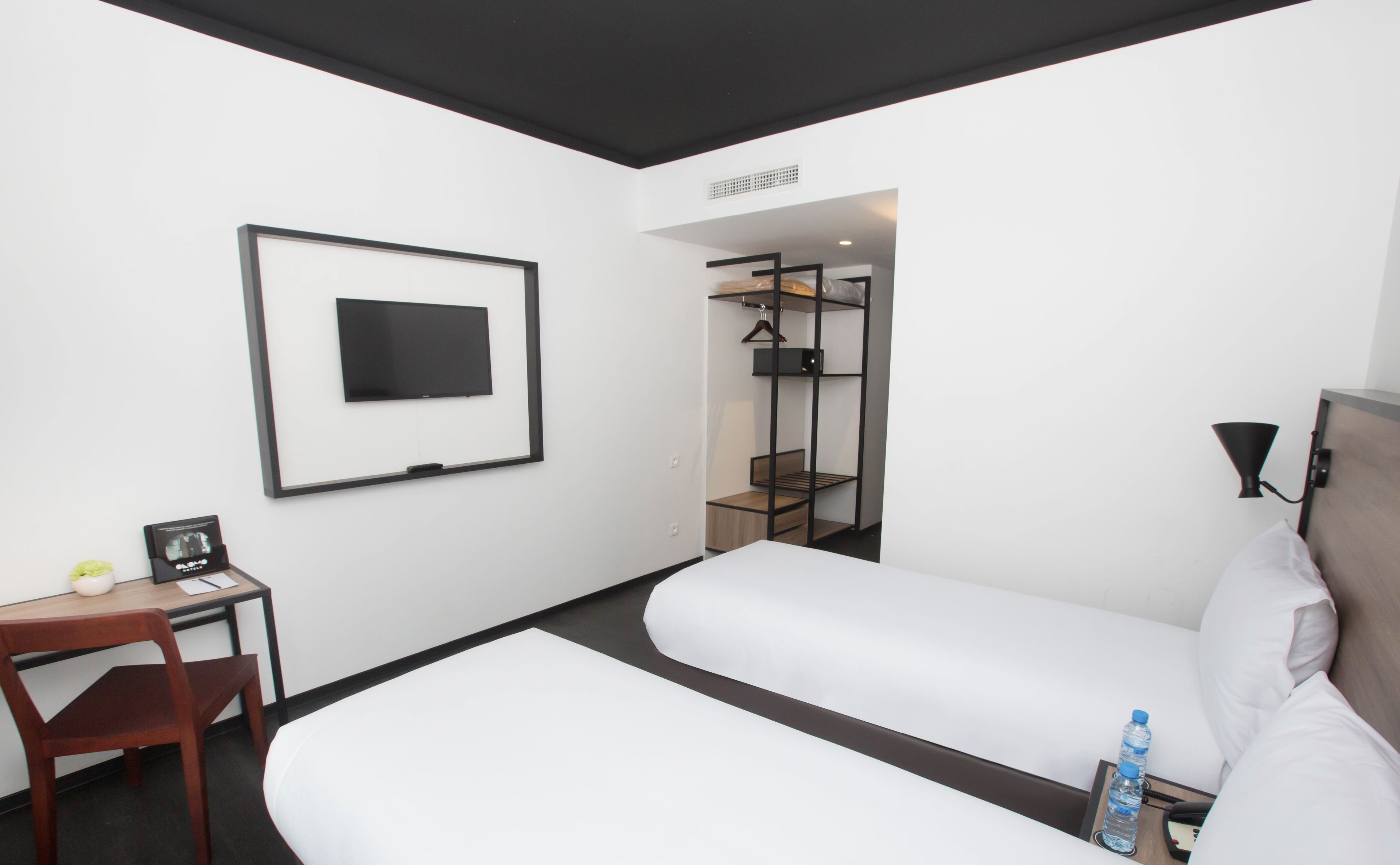 Premium bedding, in-room safe, desk, blackout drapes