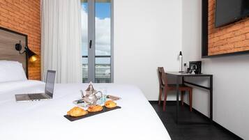 1 bedroom, premium bedding, in-room safe, desk