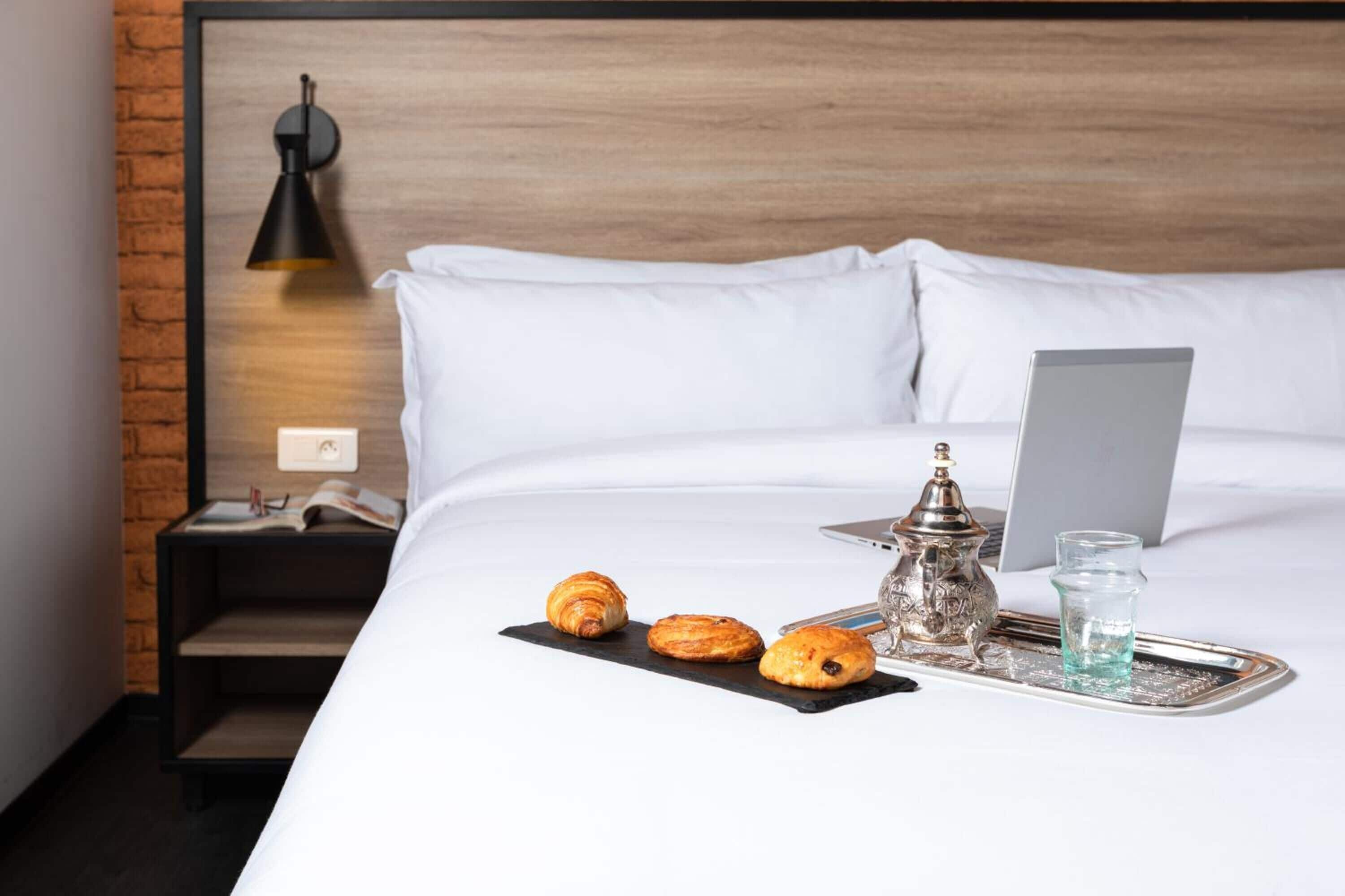 Standard Double Room | Literie de qualité supérieure, coffres-forts dans les chambres, bureau