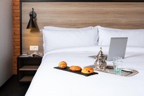 Standard Double Room | Ropa de cama de alta calidad y caja de seguridad en la habitación 