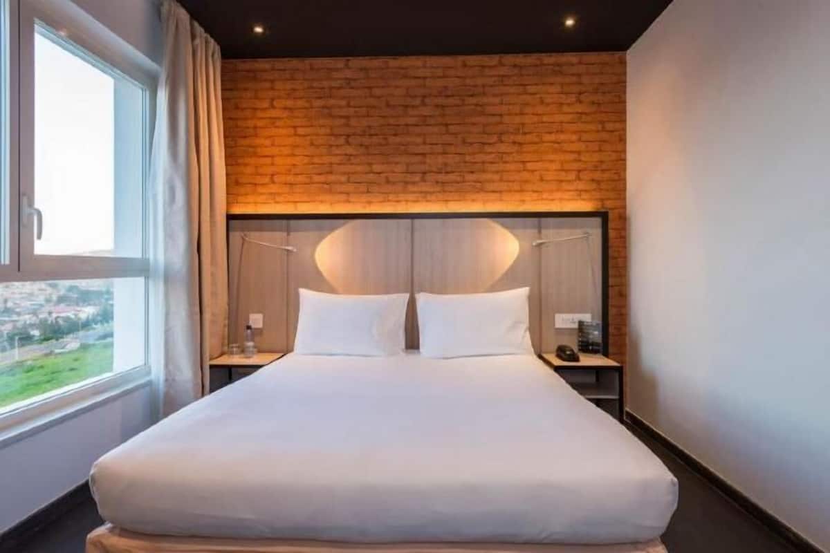 Literie de qualité supérieure, coffres-forts dans les chambres, bureau
