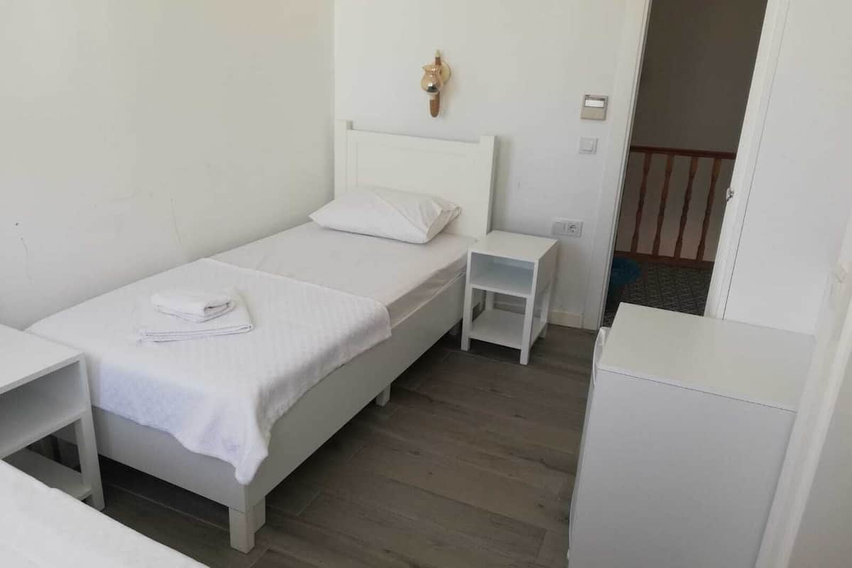 Twin Room, 2 Twin Beds | 1 bedroom, premium bedding, blackout drapes, free WiFi
