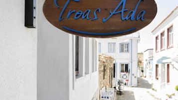 Pintu masuk hartanah