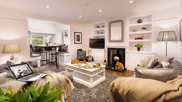 TV, fireplace, stereo