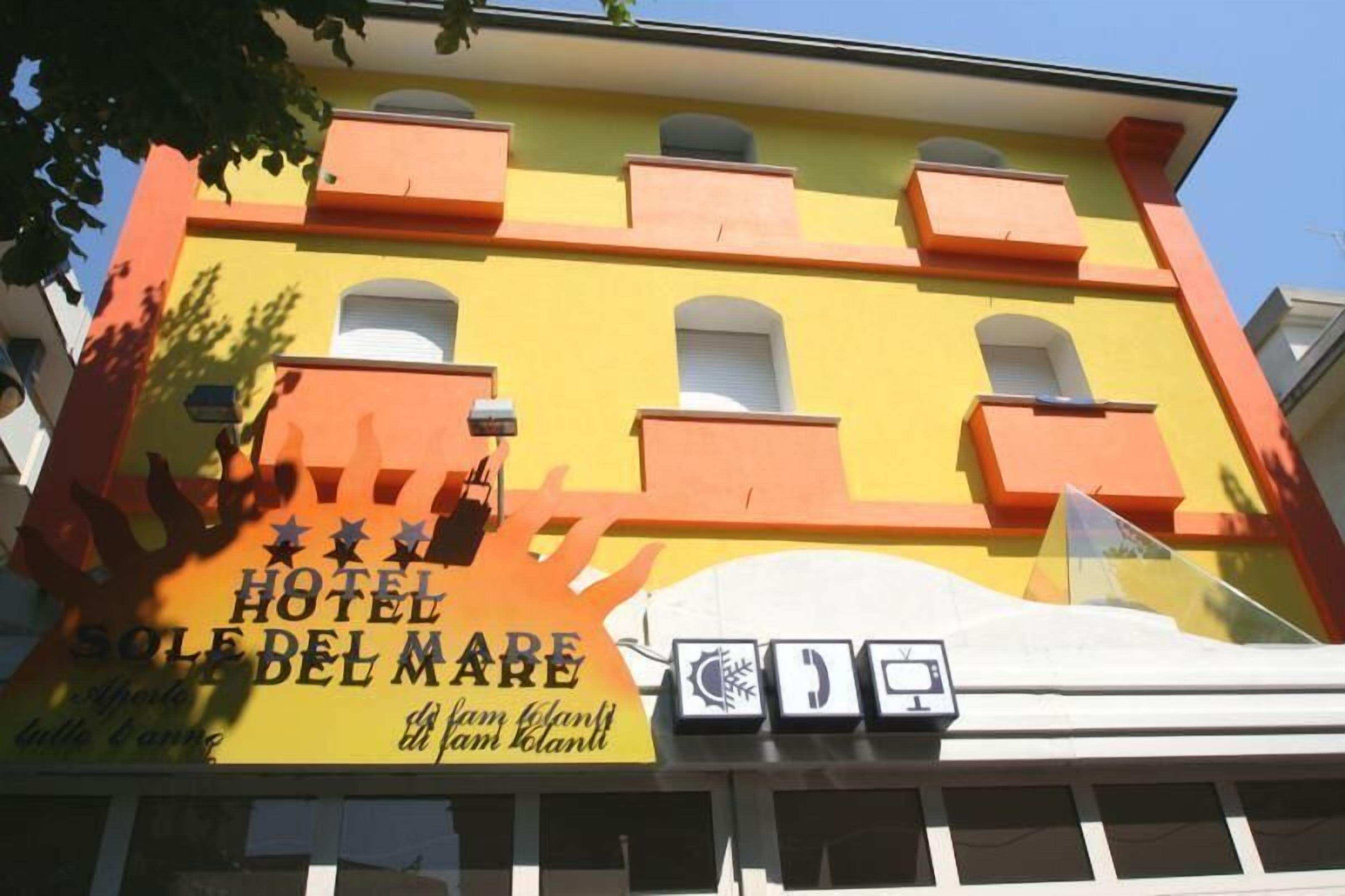 A hotel named "HOTEL SOLEBELMARE" with a yellow facade and orange accents.