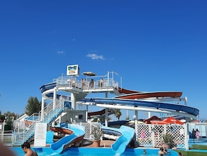 Piscine extérieure en saison