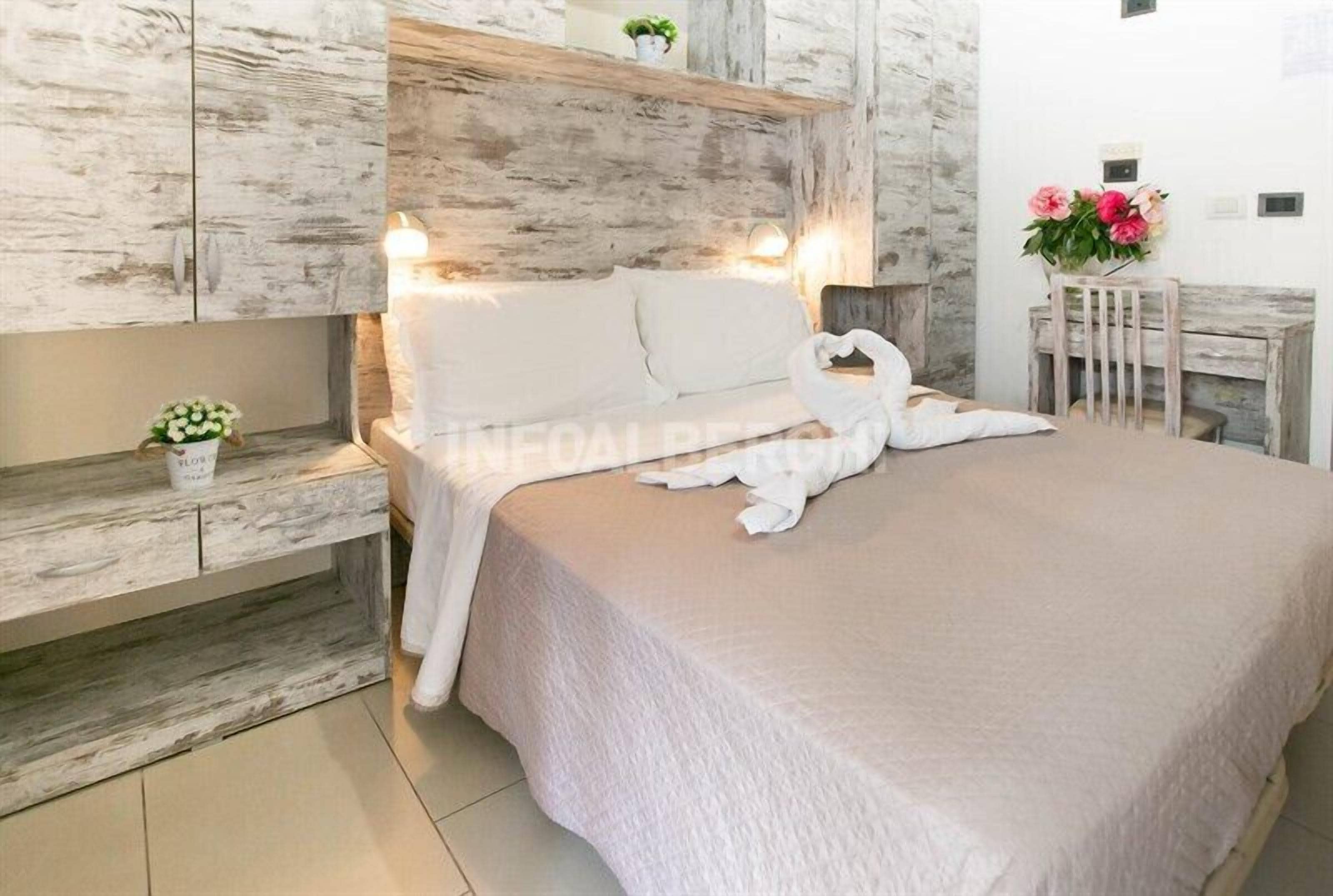 Quadruple Room | In-room safe, soundproofing, free WiFi, bed sheets