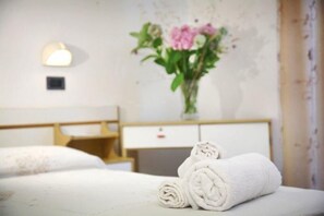 Double Room | In-room safe, soundproofing, free WiFi, bed sheets - Hotel Oasi del Mare (Rimini)