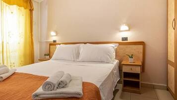 In-room safe, soundproofing, free WiFi, bed sheets