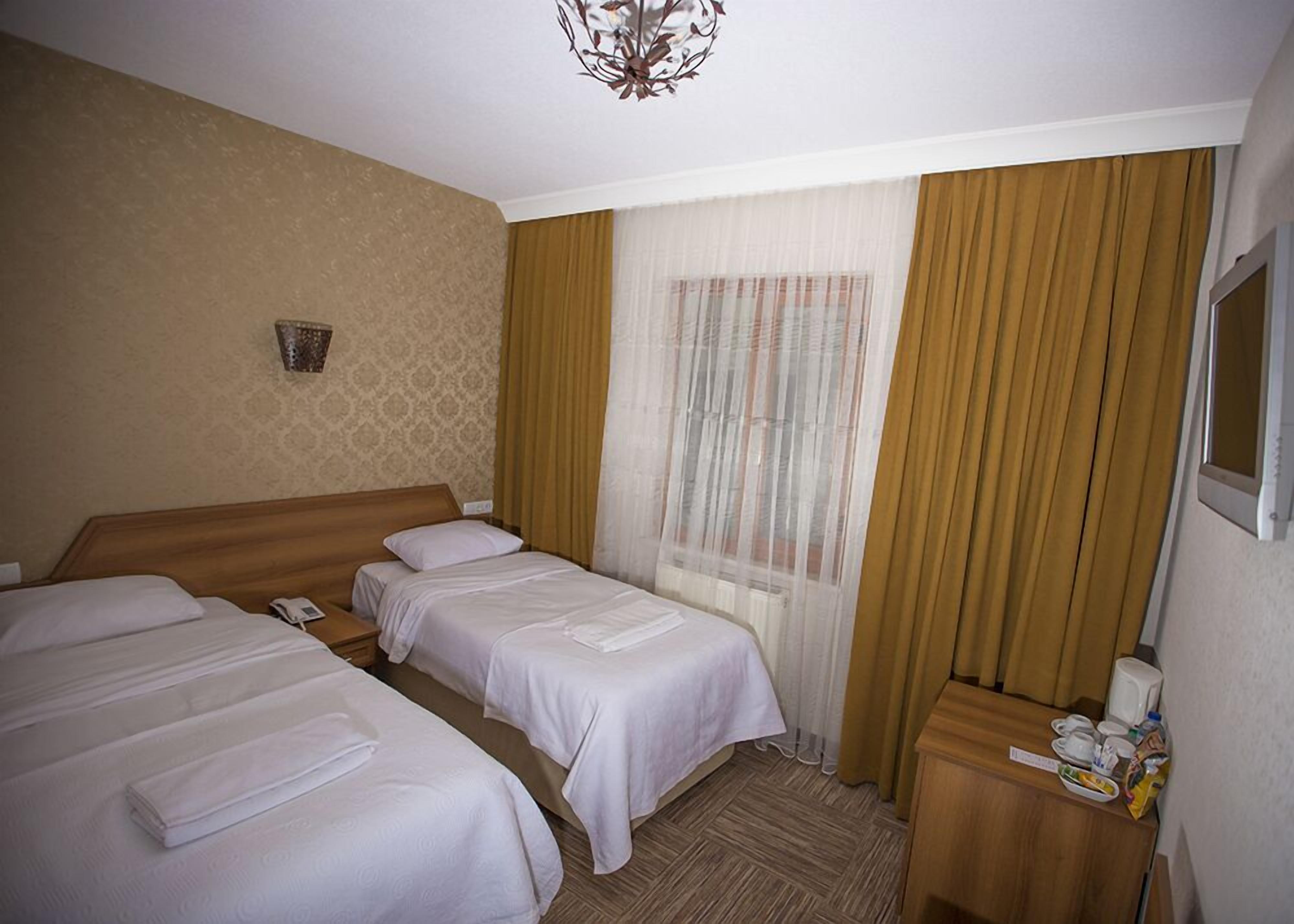 economy double room, non smoking | minibar, free wifi, bed sheets