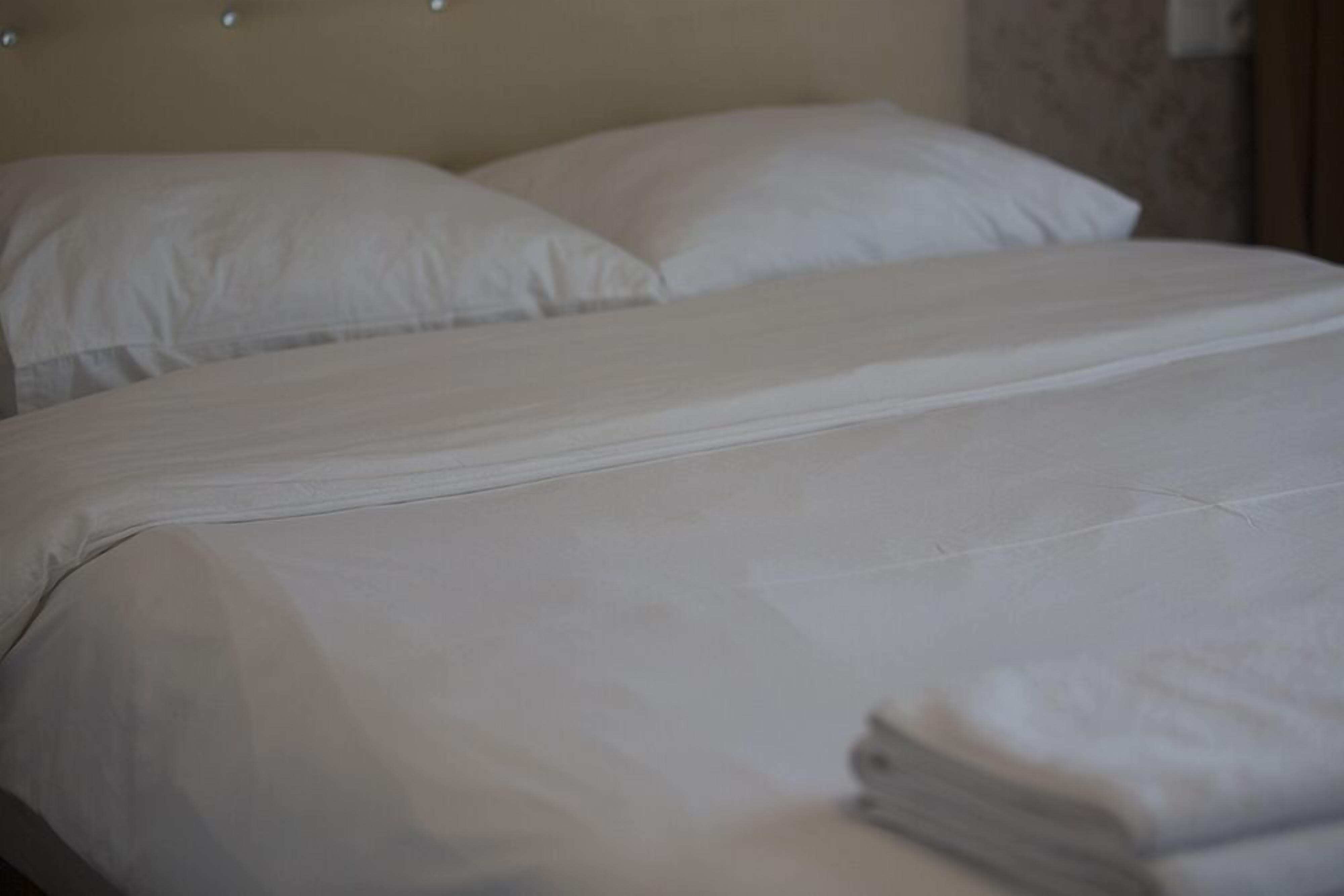 economy double room, non smoking | minibar, free wifi, bed sheets