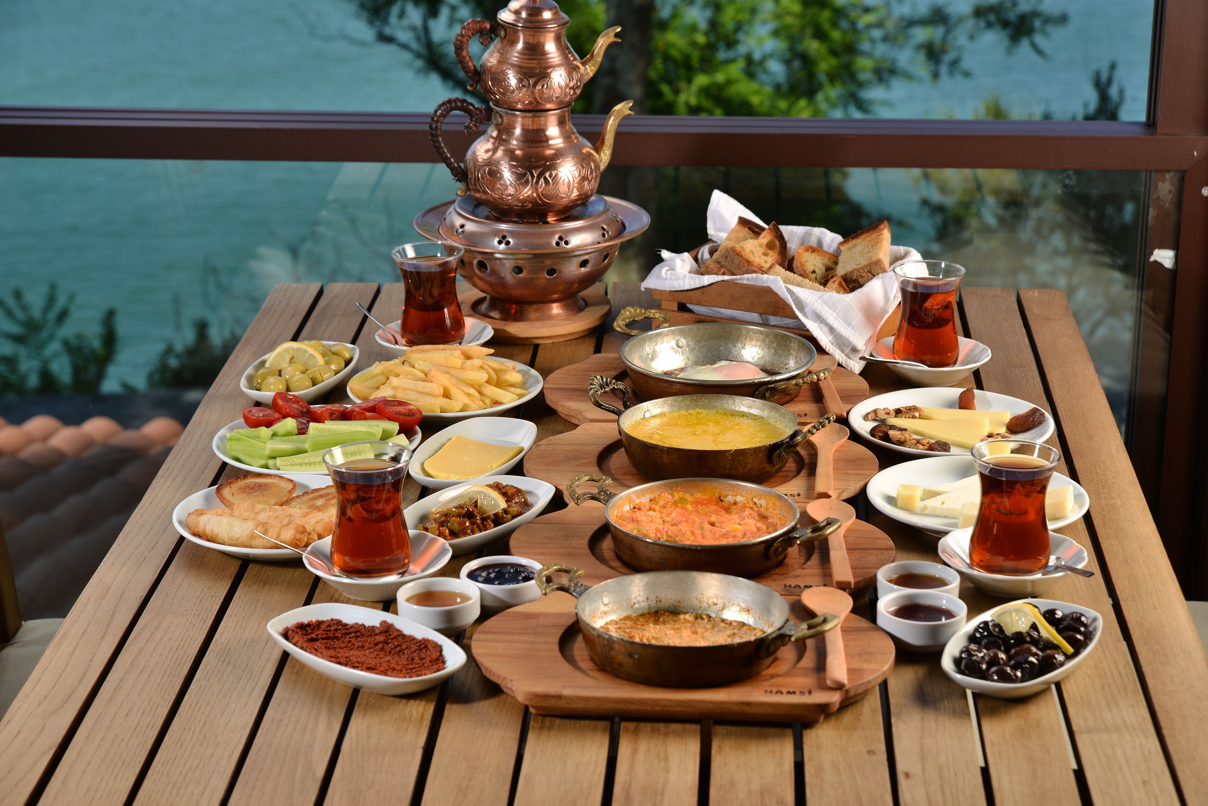 free daily full breakfast