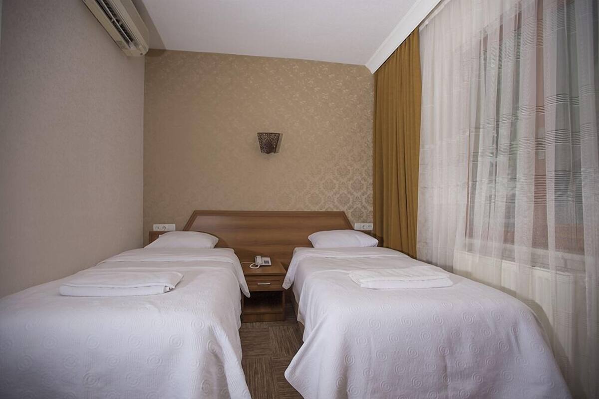 Minibar, free WiFi, bed sheets