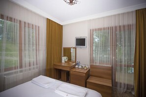 Minibar, free WiFi, bed sheets