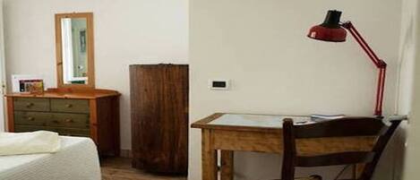 1 chambre, fer et planche à repasser, Wi-Fi gratuit, draps fournis