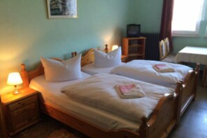 Free WiFi, bed sheets