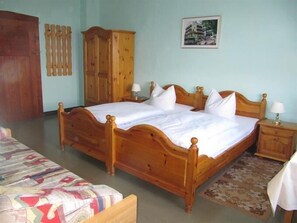 Free WiFi, bed sheets