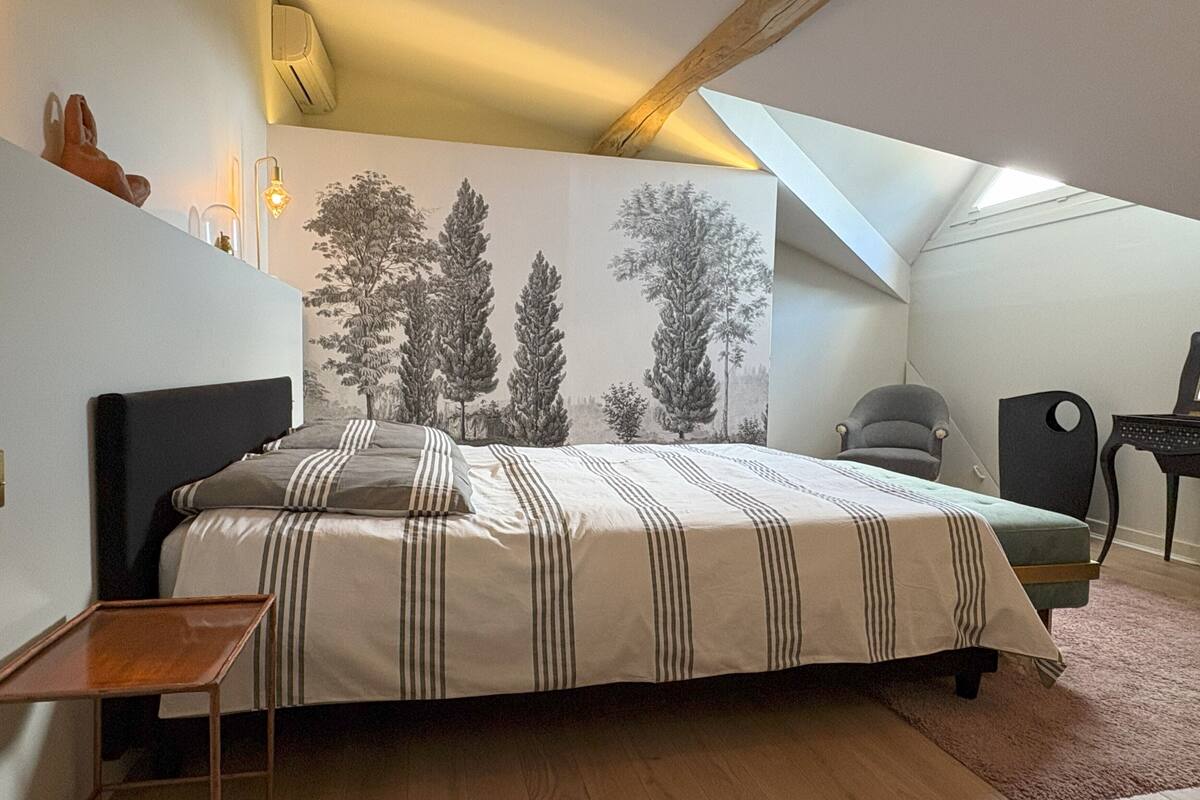 Suite Cyprès | Roupas de cama premium, edredons de pluma, frigobar, cofres nos quartos