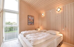 3 bedrooms, travel crib, free WiFi