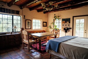 4 Schlafzimmer, Bügeleisen/Bügelbrett, Reisekinderbett, WLAN