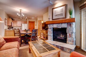 智能电视、壁炉