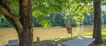 New River Farmhouse on the New River & Stocked Fishing Creek