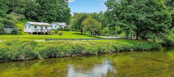 New River Farmhouse on the New River & Stocked Fishing Creek