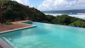 Outdoor pool, sun loungers - Aloha 18 (Zitundo)
