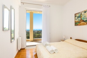 5 bedrooms, in-room safe, iron/ironing board, WiFi - Luxury, villa in Klima (Klima)