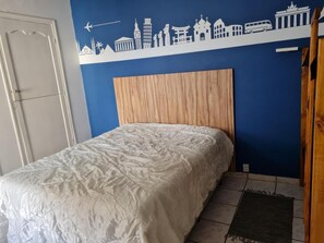 Free WiFi, bed sheets