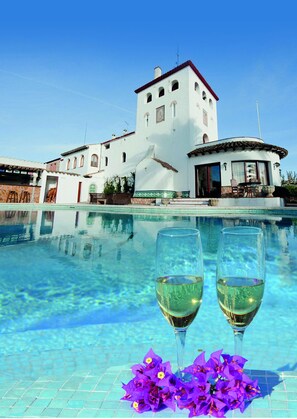 Outdoor pool - Mas Boronat (Salomo)