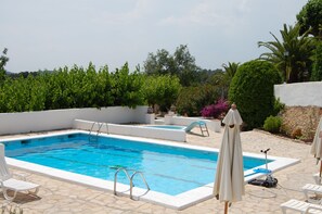 3 piscines a l'aire lliure
