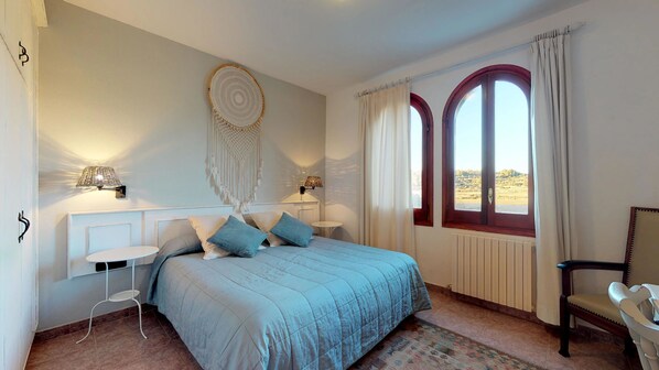 Standard Room, Vineyard View | Premium bedding, down comforters, individually decorated - Mas Boronat (Salomo)