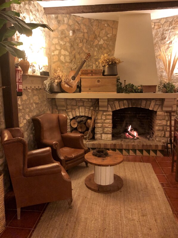 Daily continental breakfast (EUR 9 per person)