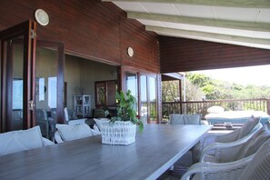 Outdoor dining - Mar Azul 6 (Ponta d'Ouro)