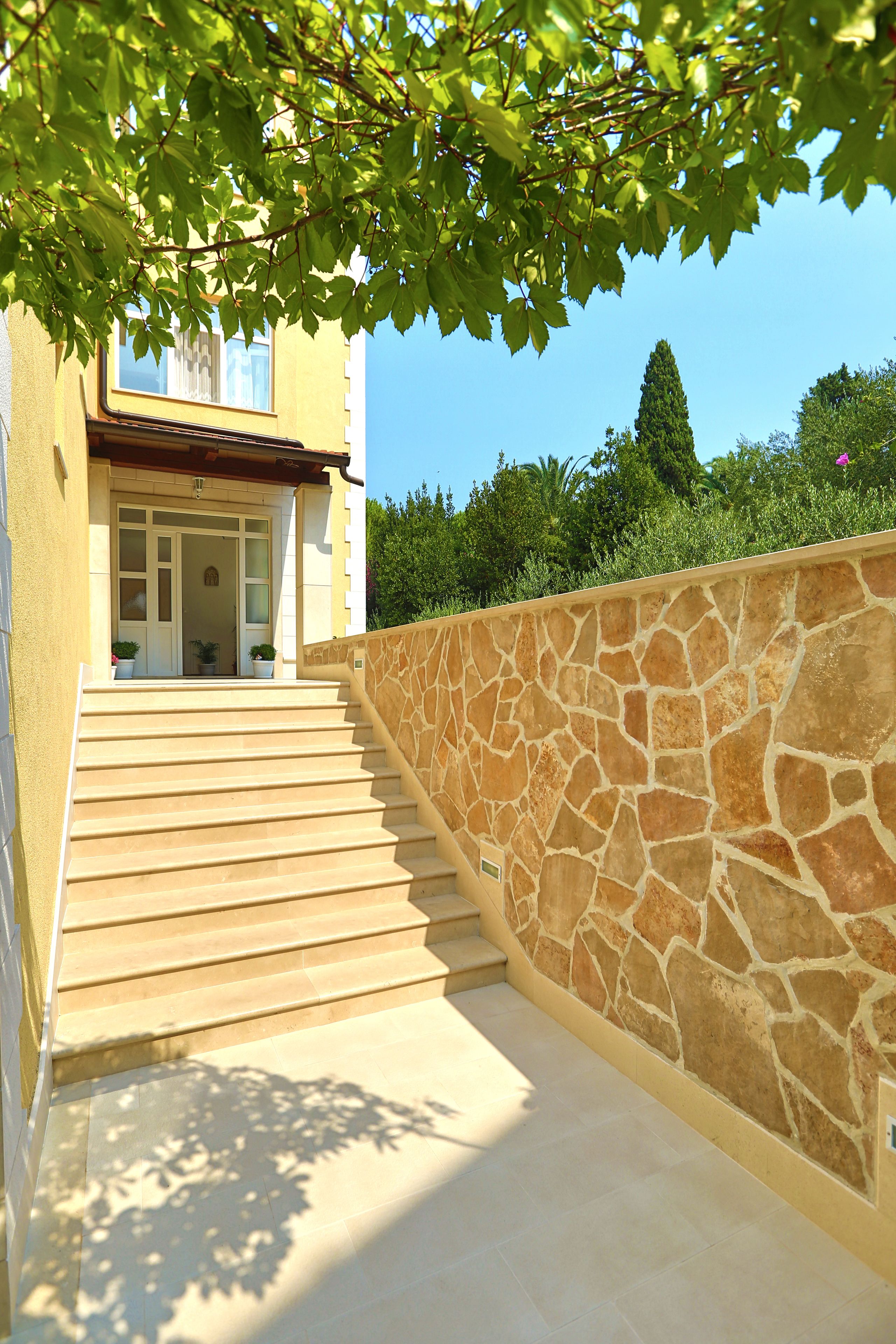 واجهة المنشأة