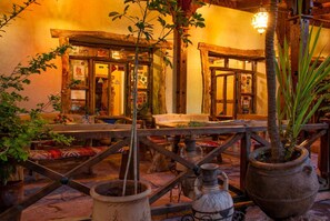 Breakfast, lunch, dinner served; local cuisine  - Hotel Chellal d'Ouzoud (Ait Taguella)