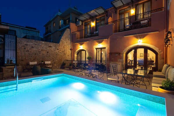 Outdoor pool - Phaedra Suites (Rethymno)